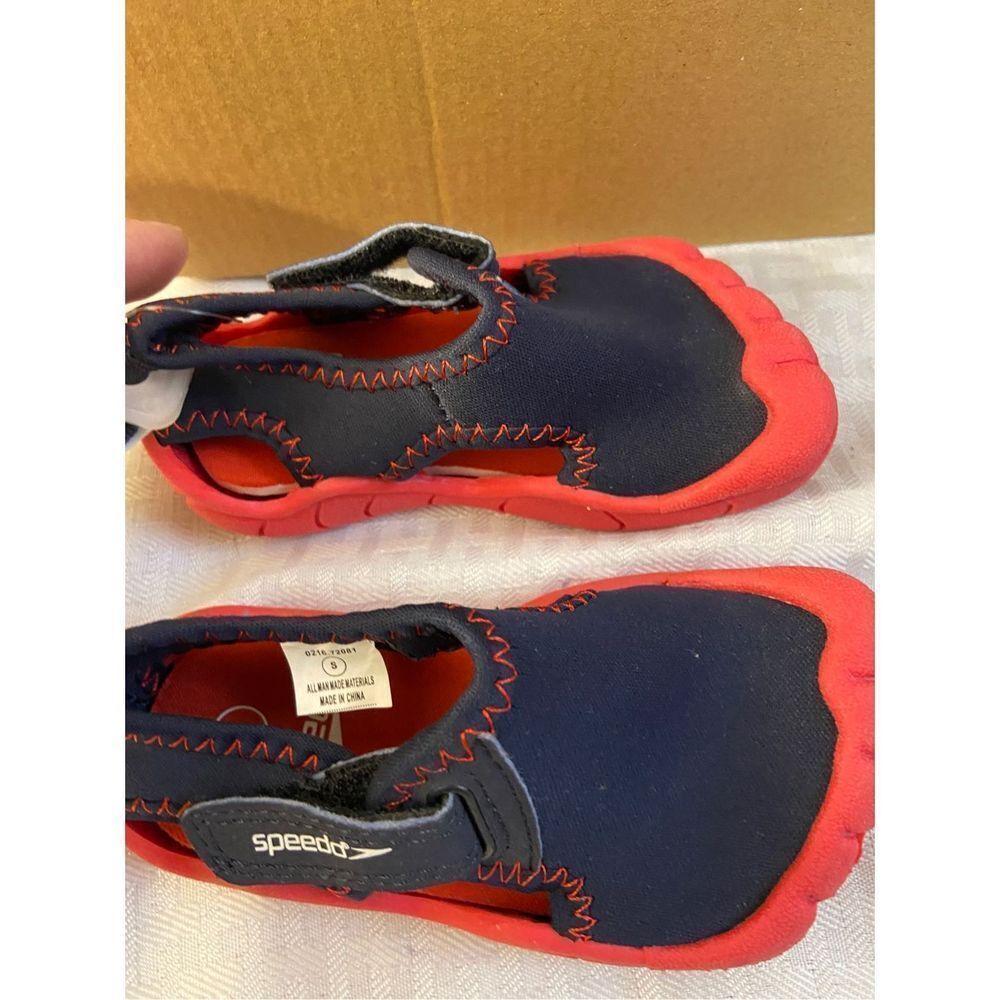 Speedo water shoes new kids size‎ 5